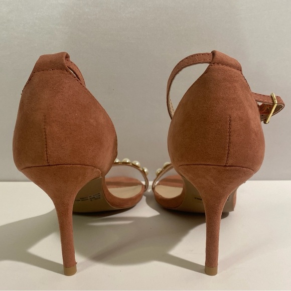 Qupid Women's 7 Tan Heels W/Pearl Accents - Picture 2 of 8